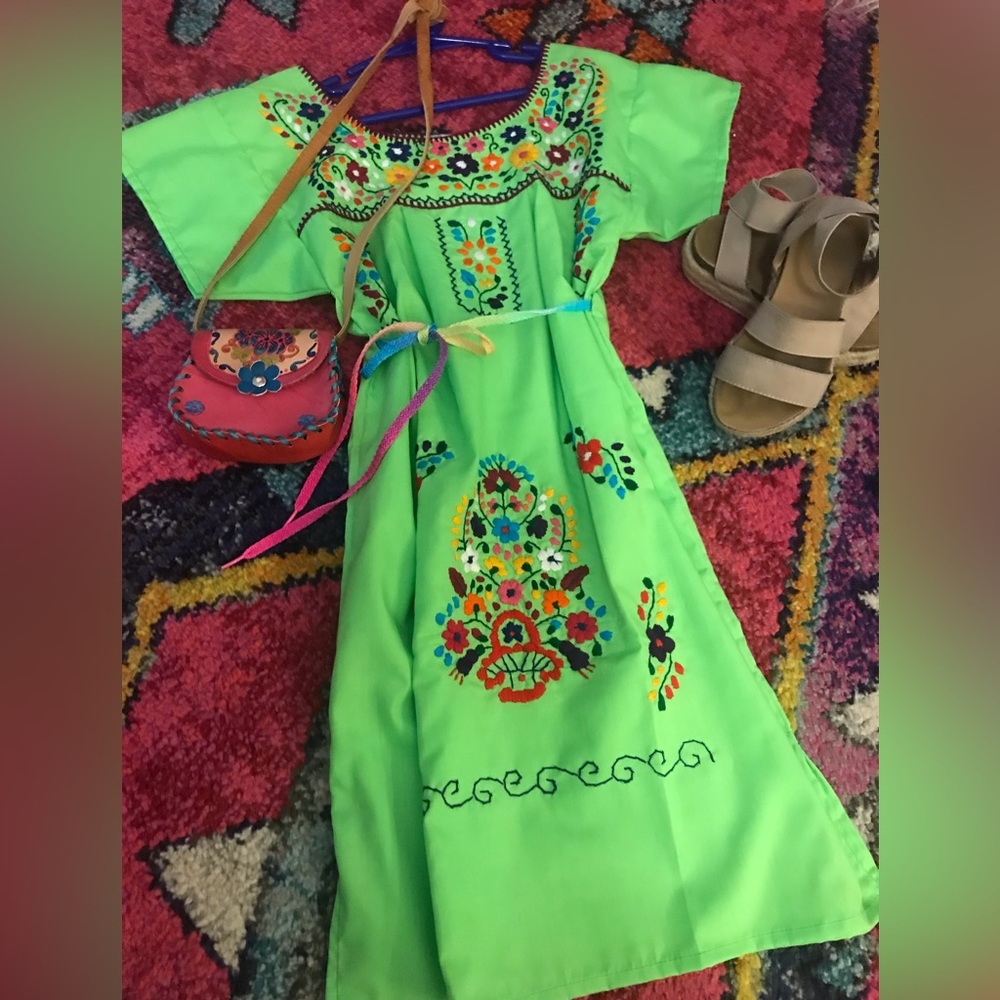 Girls Sz 6 Lime Green W/Floral Embroidery Dress Handmade in Mexico.